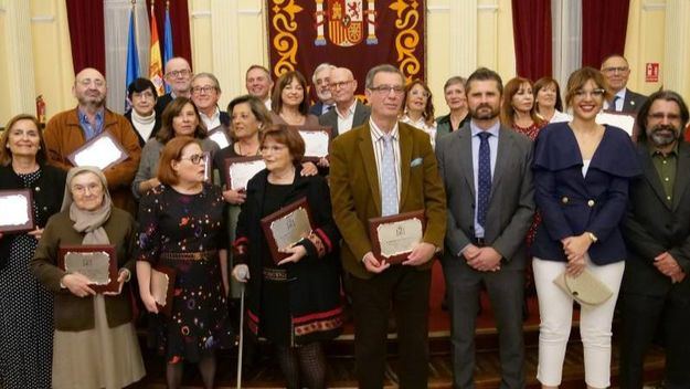 Homenaje a 34 profesionales de la enseñanza y personal no docente con motivo de su jubilación