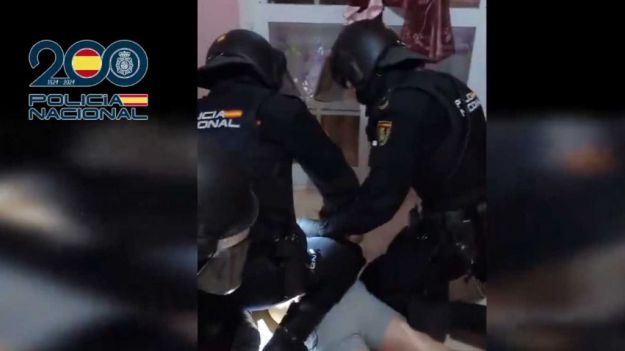 69 detenidos: Caen dos organizaciones dedicadas a la regularización fraudulenta de migrantes asiáticos