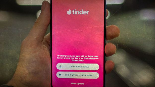 Condena por intromisión ilegítima a un hombre que suplantó la identidad de un amigo en una red social de citas