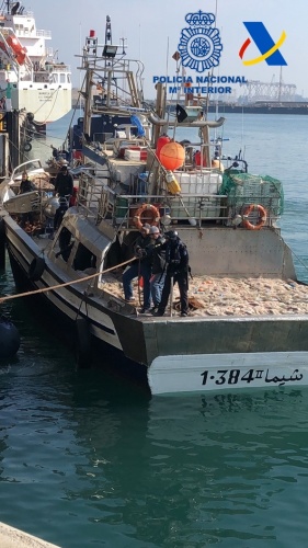 Interceptado un barco con cerca de 12 toneladas de hachís al suroeste de Cádiz