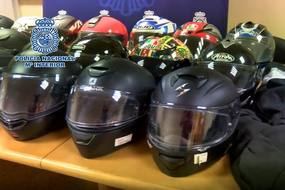 Recuperados 35 cascos de motocicleta que habían sido robados en Madrid