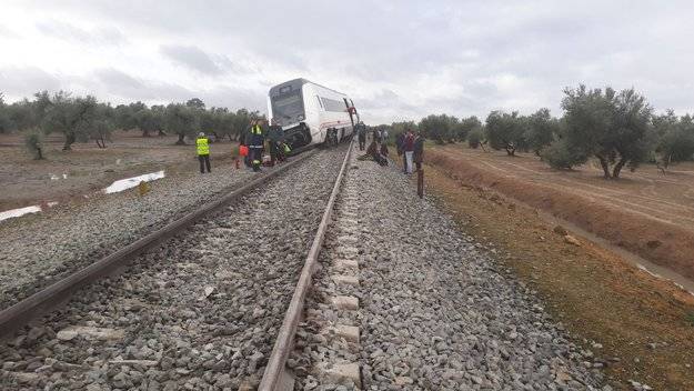 Casi una treintena de heridos en un accidente ferroviario en Sevilla