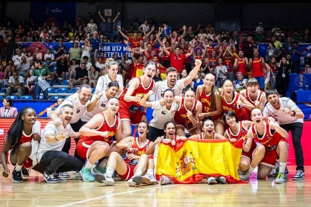 Un equipo competitivo que sube a un podio mundial