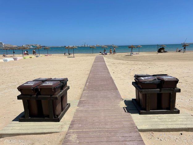 Melilla sustituirá la totalidad de sus actuales sombrillas de playa