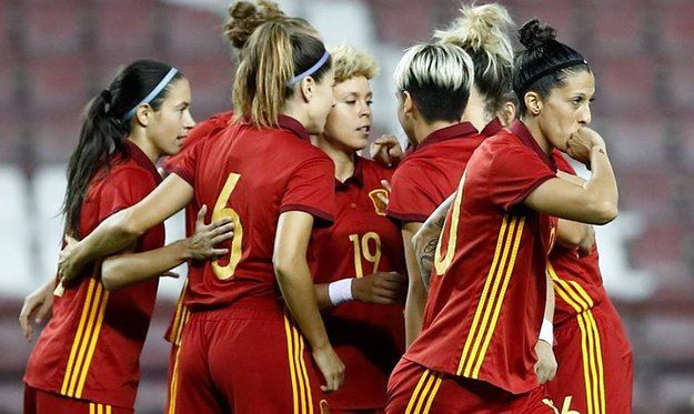 La RFEF impulsa medidas para la igualdad de mujeres futbolistas