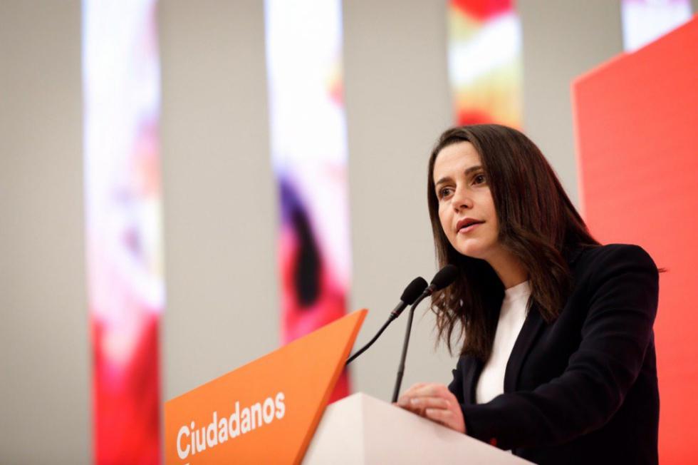 Arrimadas: 'El bipartidismo vive en una ensoñación del pasado, ahora le toca a Casado apoyar a Cs'