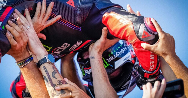 Bezzecchi logra la victoria 300 de Italia en MotoGP y Martín retoma el liderato del campeonato