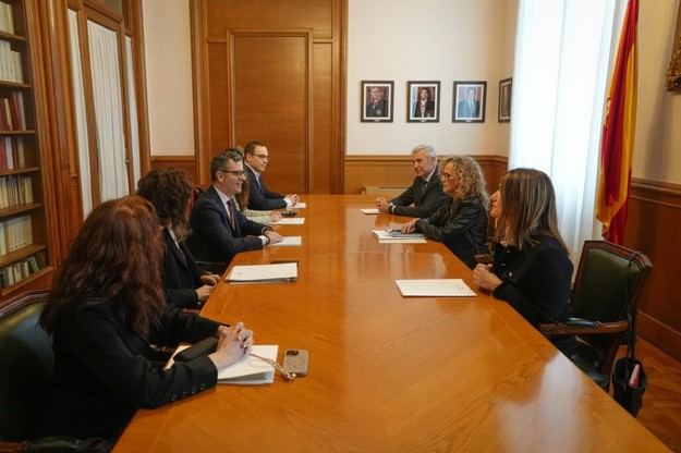 Bolaños se reúne en Barcelona para evaluar la Ley de Eficiencia Judicial en Catalunya