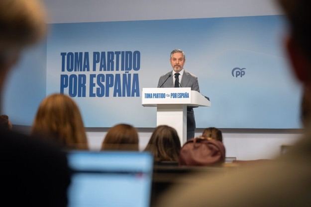 Bravo resalta el plan de Feijóo para revitalizar Ceuta tras la inacción del Gobierno