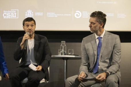 Bustinduy aboga por regular la publicidad de alimentos poco saludables para proteger a los niños