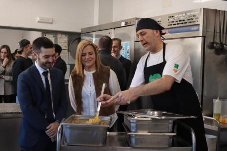 Bustinduy propone regular la publicidad de alimentos insanos para proteger a los niños