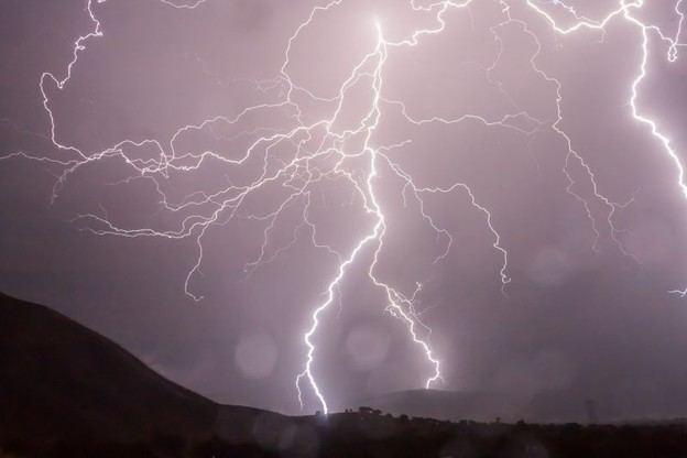 Aviso amarillo en Cantabria por lluvias y tormentas este martes y miércoles
