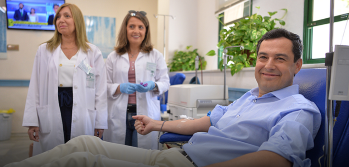 Juanma Moreno inicia una cadena de retos para donar sangre