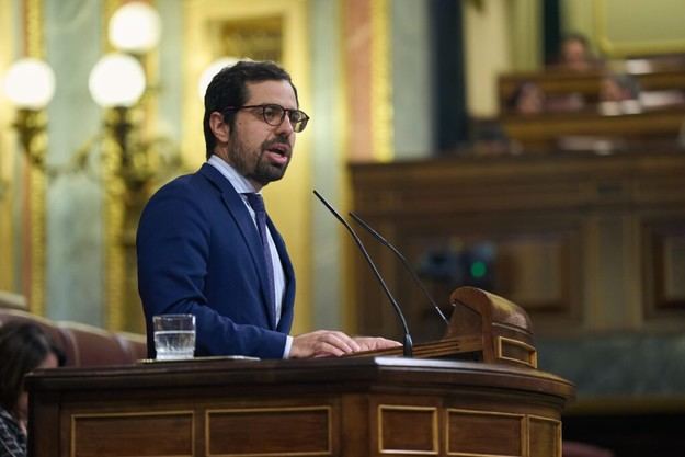 Carazo pide la renuncia del ministro Puente por el accidente de Adamuz y denuncia sus mentiras