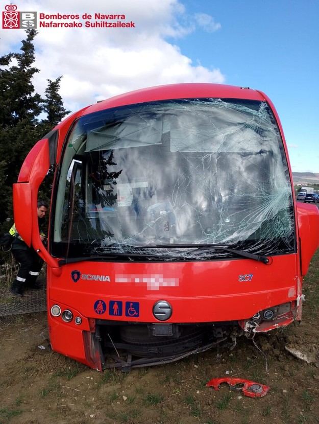 Catorce heridos tras accidente de autobús en Navarra