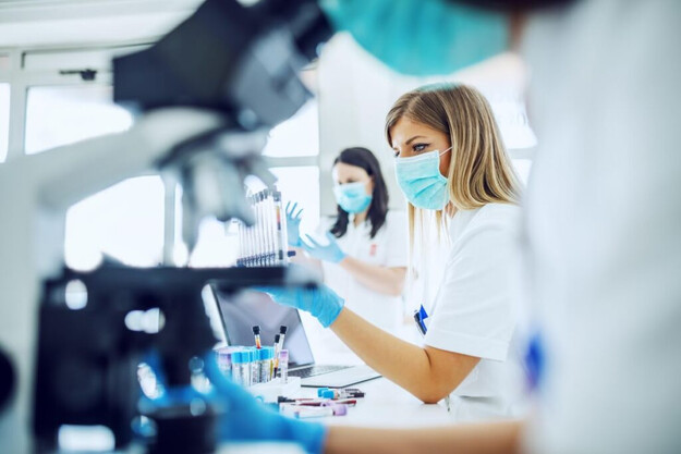 El Gobierno destina 75 millones de euros a 400 proyectos de investigación en salud