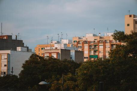 Consumo sanciona a gran portal inmobiliario por prácticas desleales y refuerza vigilancia en el sector