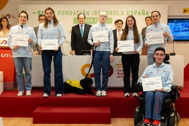 Siete deportistas paralímpicos reciben becas para continuar sus estudios universitarios