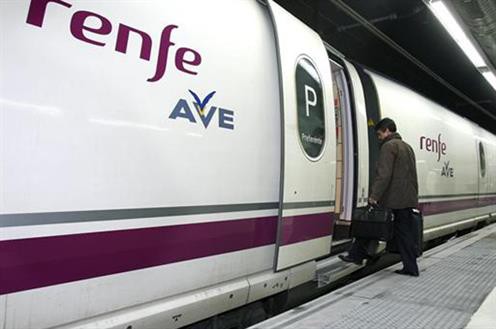 Renfe y autobuses ofrecen abonos gratuitos para mayo y junio