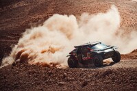 Dacia celebra su primera victoria en el Rally Dakar