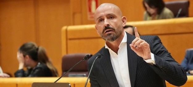 De los Santos critica a Alegría por ignorar sus deberes en favor de Sánchez
