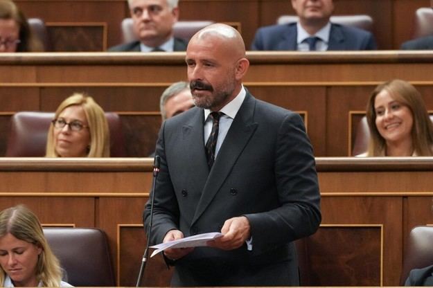 De los Santos denuncia a Tolón como parte del "Gobierno más corrupto" de la democracia