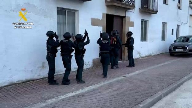 Desmantelada una red que falsificaba permisos de residencia y trabajo por dinero