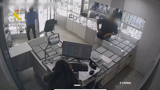 Detenidos dos asaltantes de una joyería en Águilas, Murcia