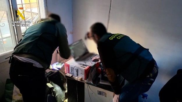 Detenido un ciberdepredador en Alicante con más de 200 dispositivos de pornografía infantil