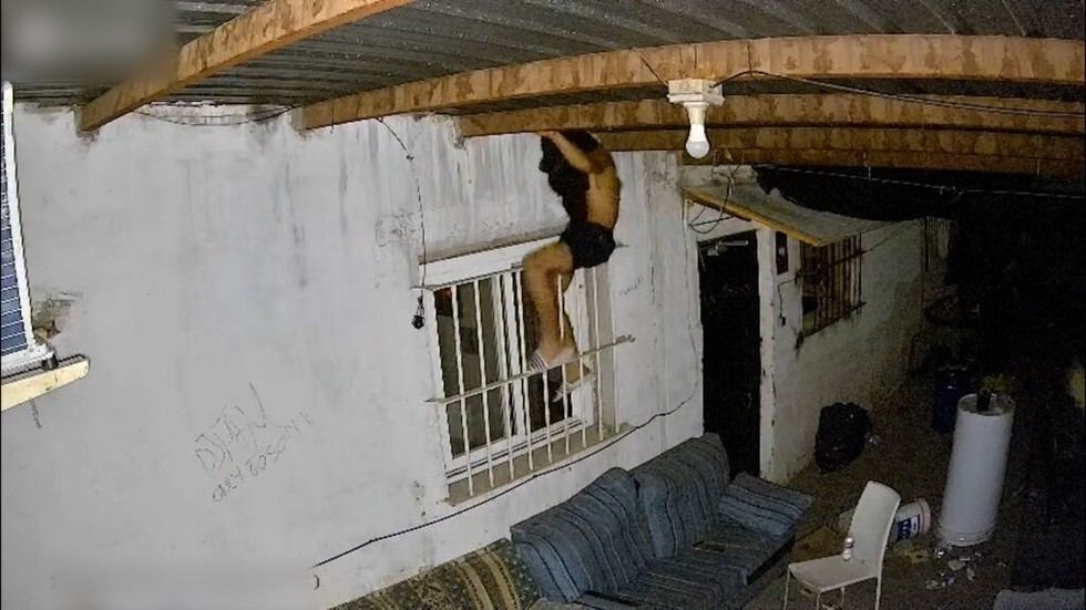 Detenido tras robar en un local saltando una valla y accediendo por una ventana