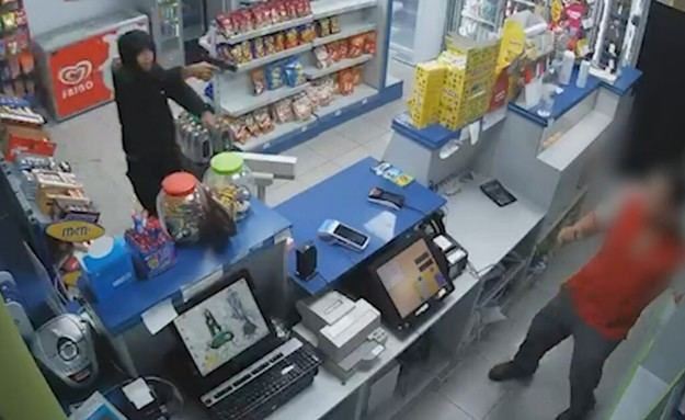 Tres jóvenes, dos menores, arrestados por atracar repetidamente una gasolinera en Murcia