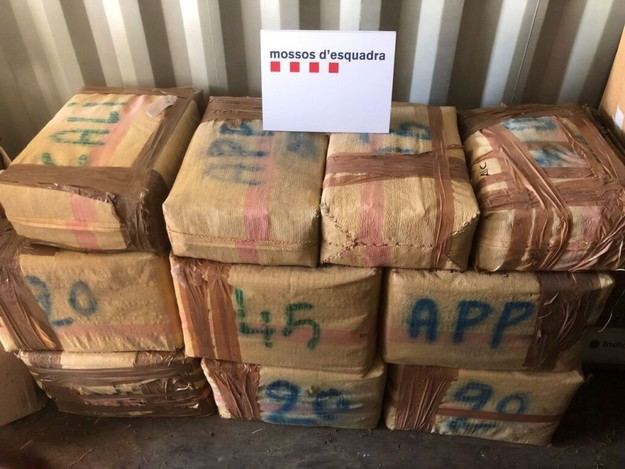 Detenido en Ampolla por transportar casi una tonelada de hachís y cocaína
