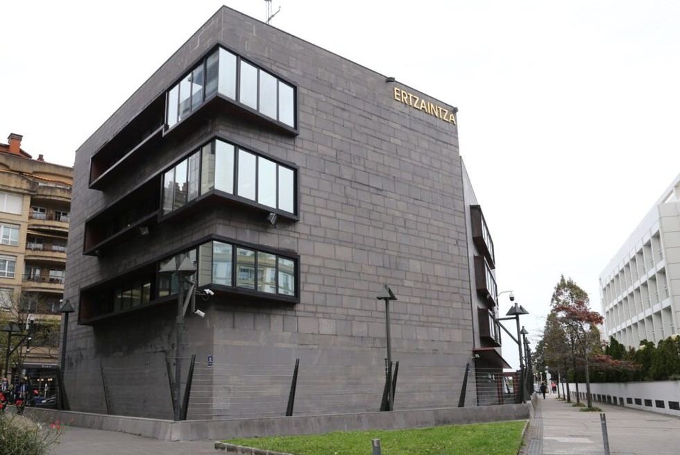 Detienen a dos hombres en Donostia por intento de robo en un vehículo