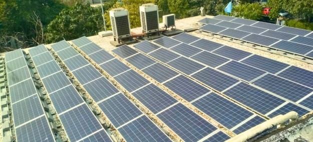 Transición a energías renovables avanza lentamente, advierte informe