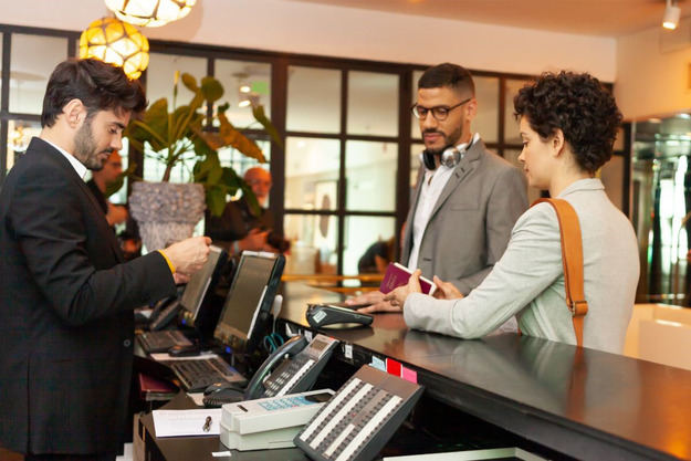 El empleo en el sector turístico alcanza 2,9 millones, un 9,7% más que en 2023