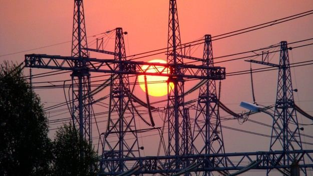 Gobierno refuerza la red eléctrica para integrar más renovables