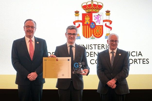 El Ministerio recibe un premio por su apoyo a los graduados sociales