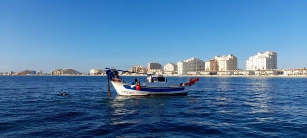 El Ministerio retira redes de pesca dañinas para el ecosistema marino