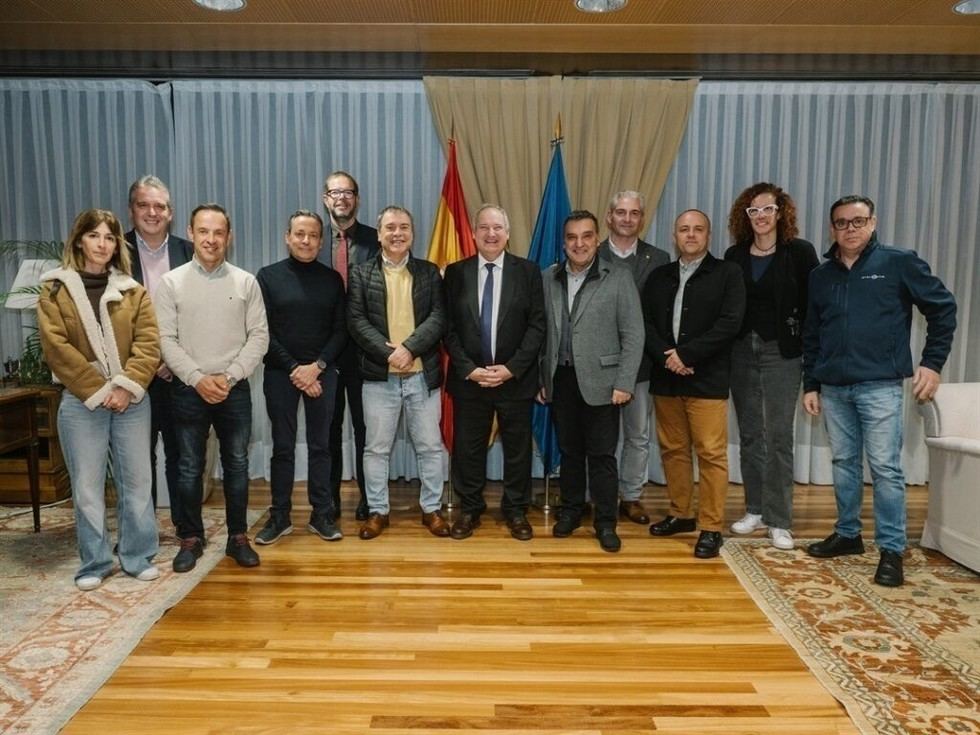 Hereu reafirma el compromiso del Gobierno con la electrificación y la industria automotriz