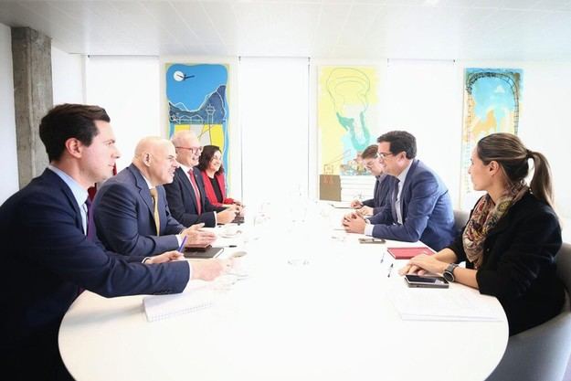 Óscar López y CEO de Oracle se reúnen para impulsar inversiones en tecnología en España