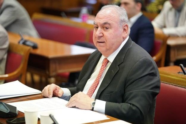 El PP exige el cese de Tezanos por manipulación del CIS al servicio de Sánchez