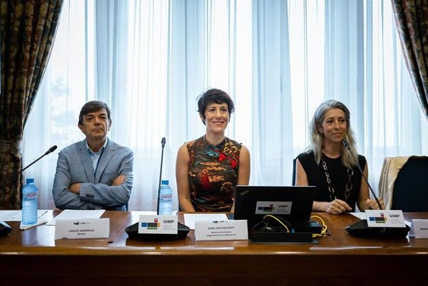 Elma Saiz resalta el Pacto de Toledo y presenta herramienta para proyectar gastos en pensiones