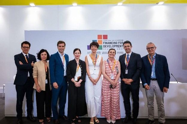 Elma Saiz resalta la colaboración entre sectores para enfrentar desafíos sociales y ambientales