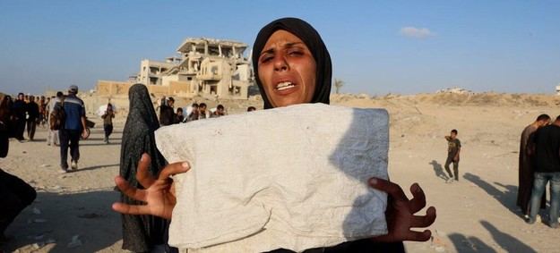 Mujeres en Gaza arriesgan sus vidas por alimentos en medio del conflicto