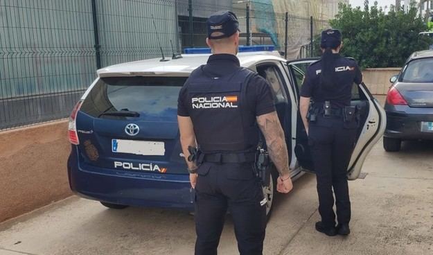 Menor fallece en un coche en Linares tras ser encontrado por emergencias