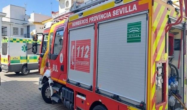 Mujer muere en incendio en Castilleja de la Cuesta; varios heridos