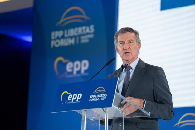 Feijóo denuncia el populismo y aboga por la defensa de la democracia y los valores