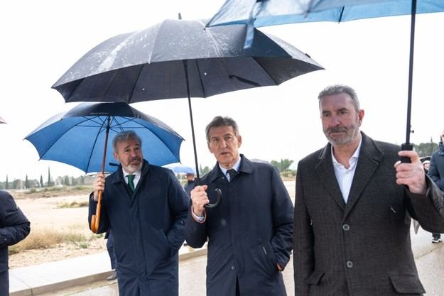 Feijóo critica al Gobierno por ignorar la crisis de las vías ferroviarias