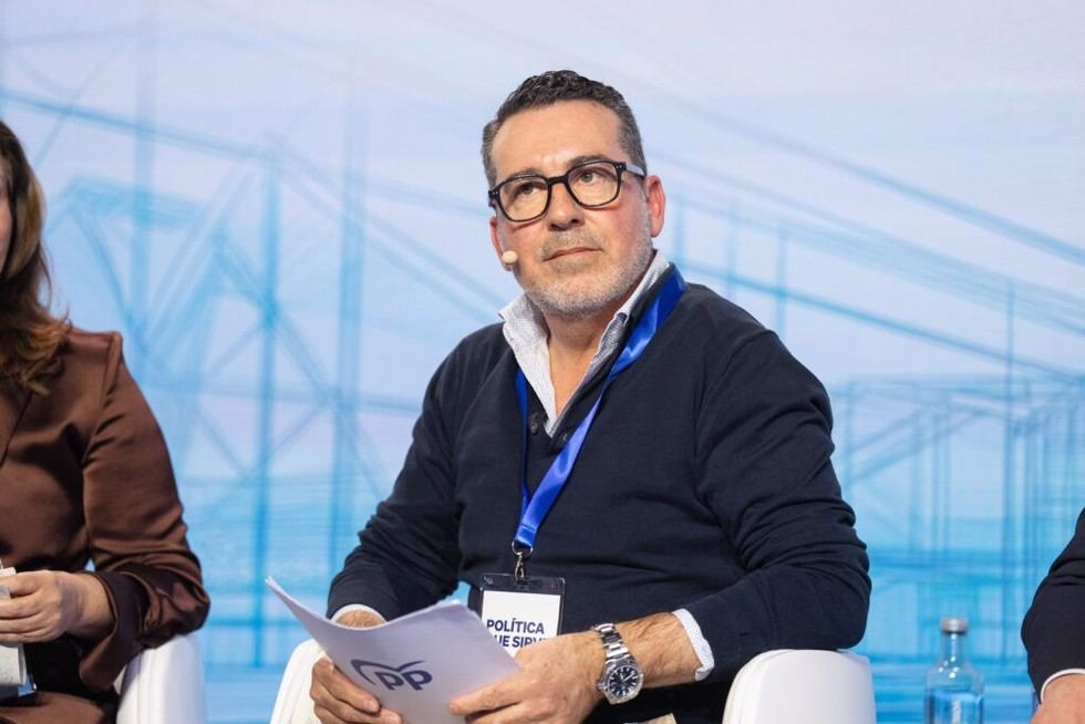 Folch critica al Gobierno por descuidar el campo español en favor de sus intereses políticos