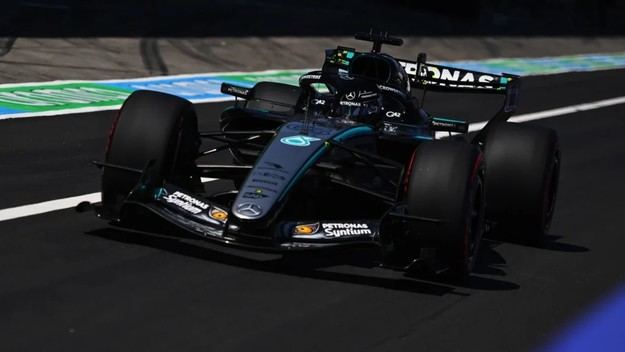 Russell marca el ritmo en la primera práctica del Gran Premio de Japón con un 1-2 para Mercedes